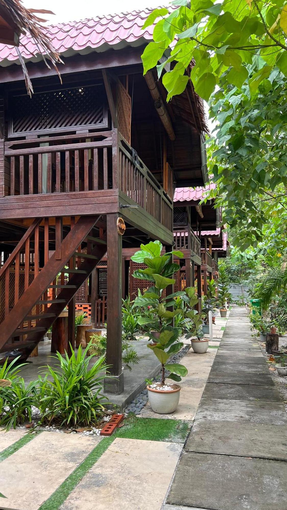 Golden Chenang Village Pantai Cenang  Exterior photo