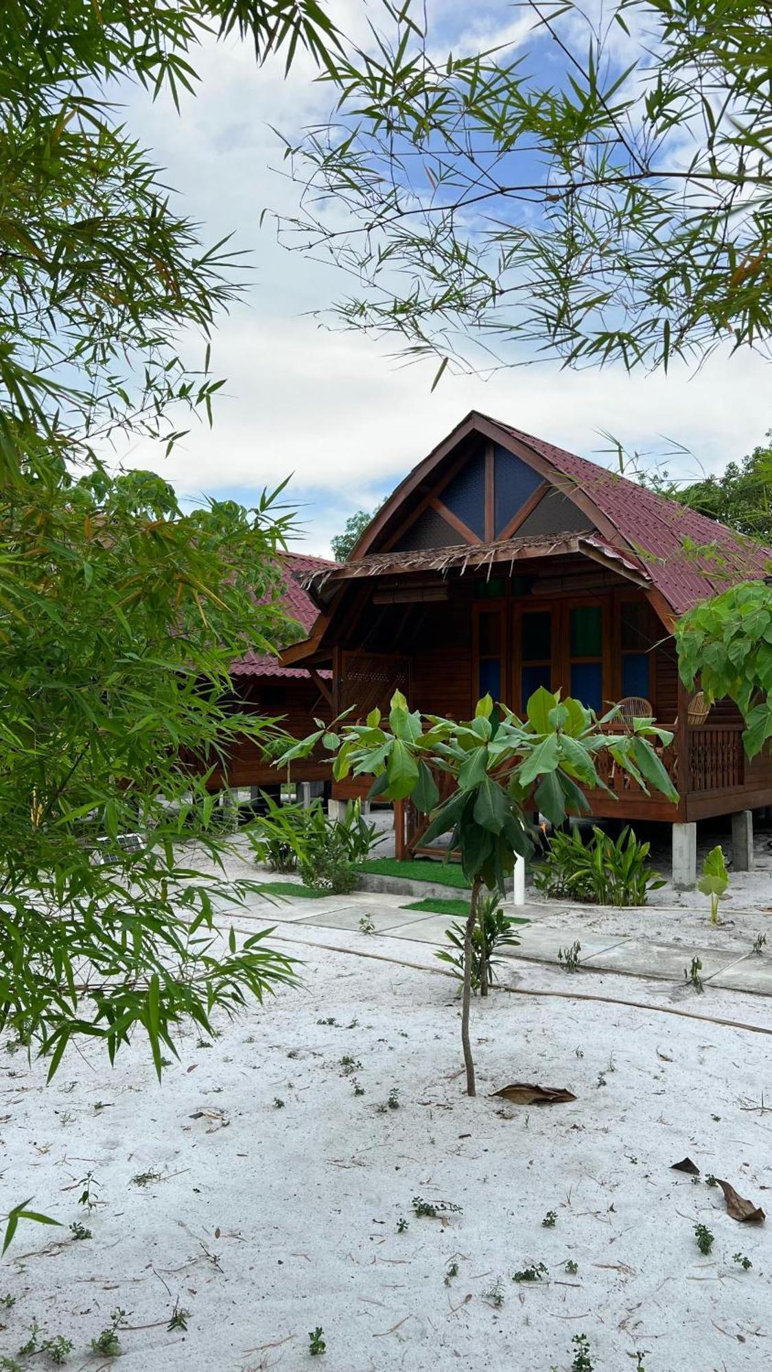 Golden Chenang Village Pantai Cenang  Exterior photo