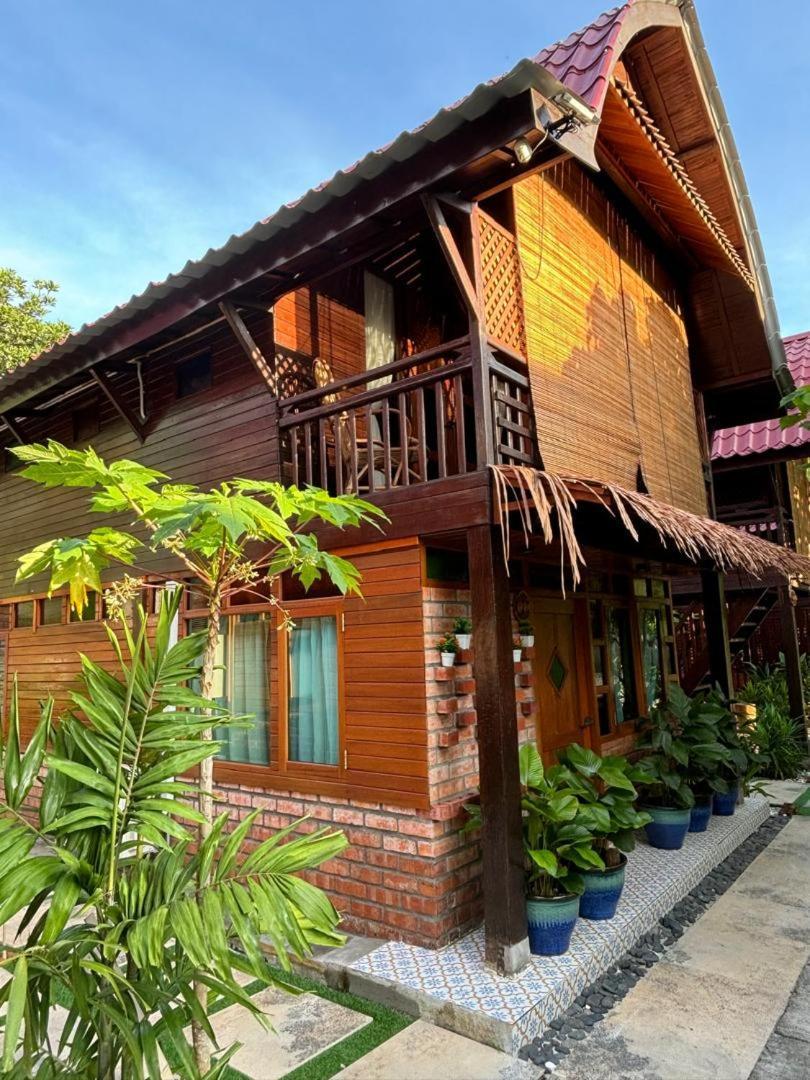 Golden Chenang Village Pantai Cenang  Exterior photo